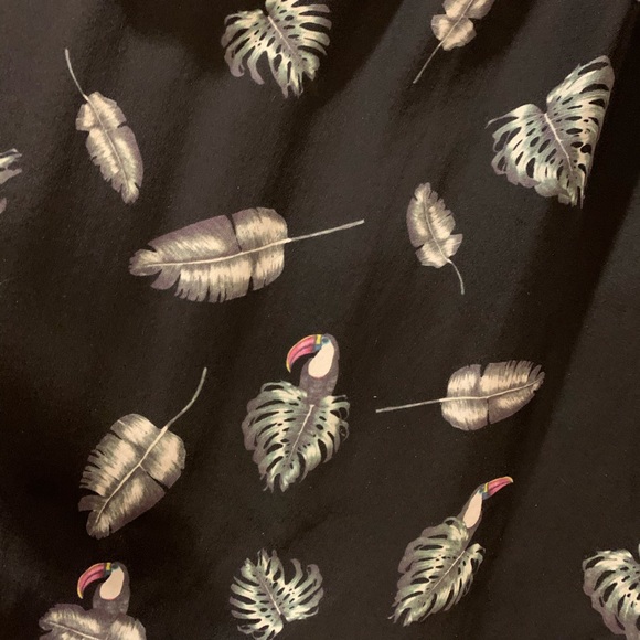 Luxe Deluxe Silk Toucan Sleeveless Blouse - Picture 5 of 8